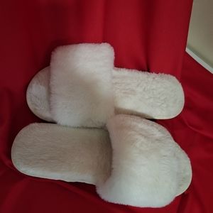 White fluffy slip on slippers women's 8 - 9 #1348